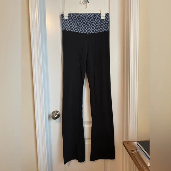 Victoria’s Secret Foldover Flare Leggings - Picture 1 of 3